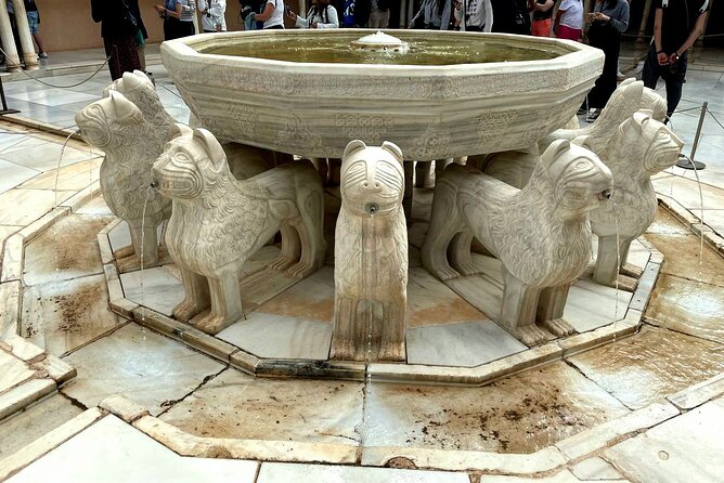 Alhambra and Nasrid Palaces Guided Tour With Tickets