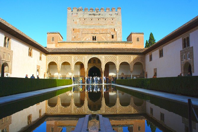 Alhambra, Generalife & Nasrid Palaces Guided Tour in Granada