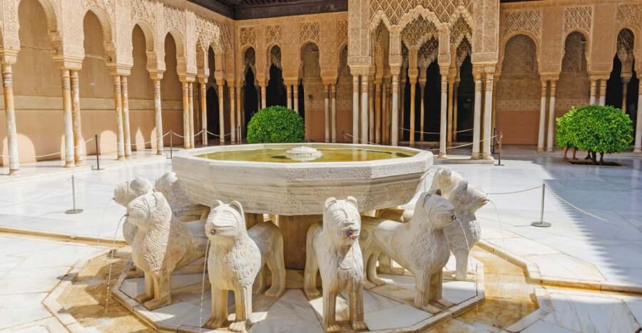 Alhambra & Nasrid Palace: Private Tour With Tickets