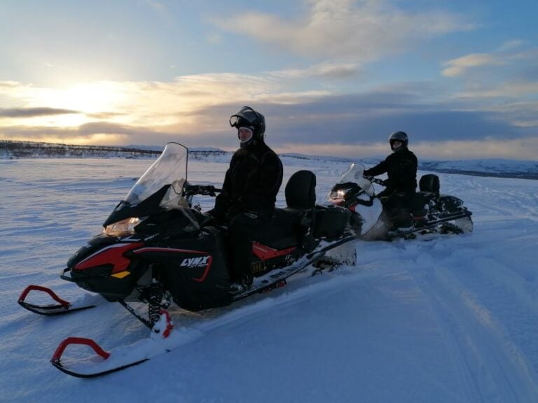 Alta: Guided Snowmobile Safari on Finnmarksvidda With Snacks