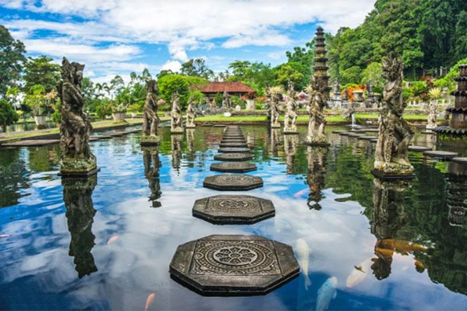 Amazing Private Tour: Lempuyang Temple, Tirta Gangga, Tukad Cepung Waterfall