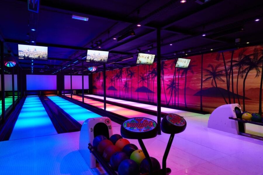 Amsterdam: 1-Hour LED Bowling Experience at Aloha Amsterdam - Vibrant Atmosphere With DJ