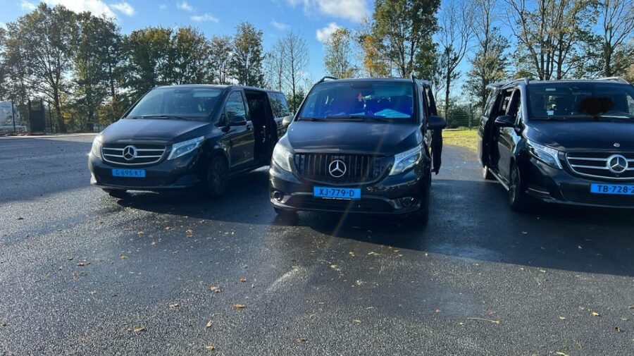 Amsterdam: Rent a Car With Driver in Amsterdam (6 Hours)