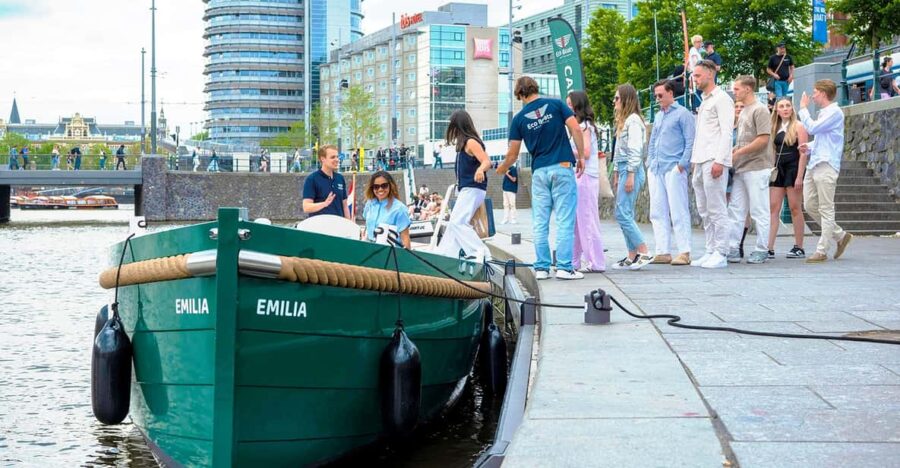 Amsterdam: the Newest Canal Cruise With a Wine, Beer or Soda