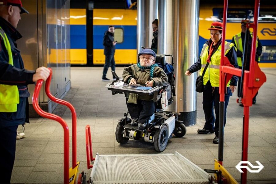Amsterdam: Train Transfer Amsterdam From/To Den Haag