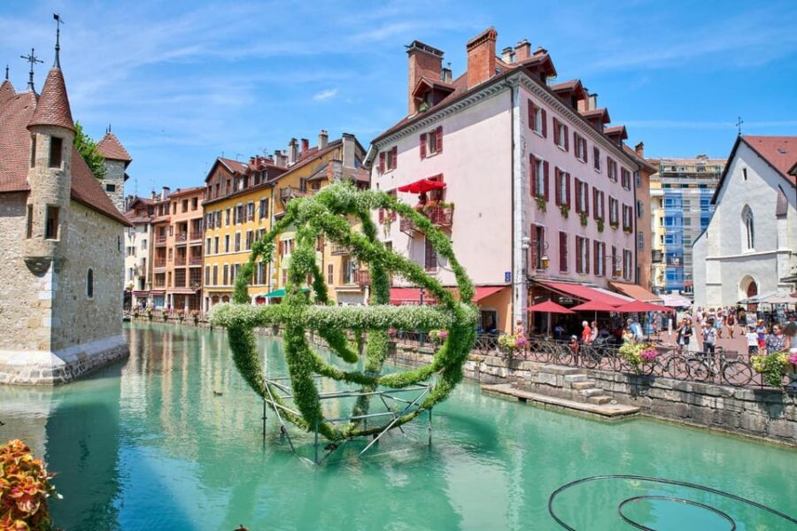 Annecy: Capture the Most Photogenic Spots With a Local