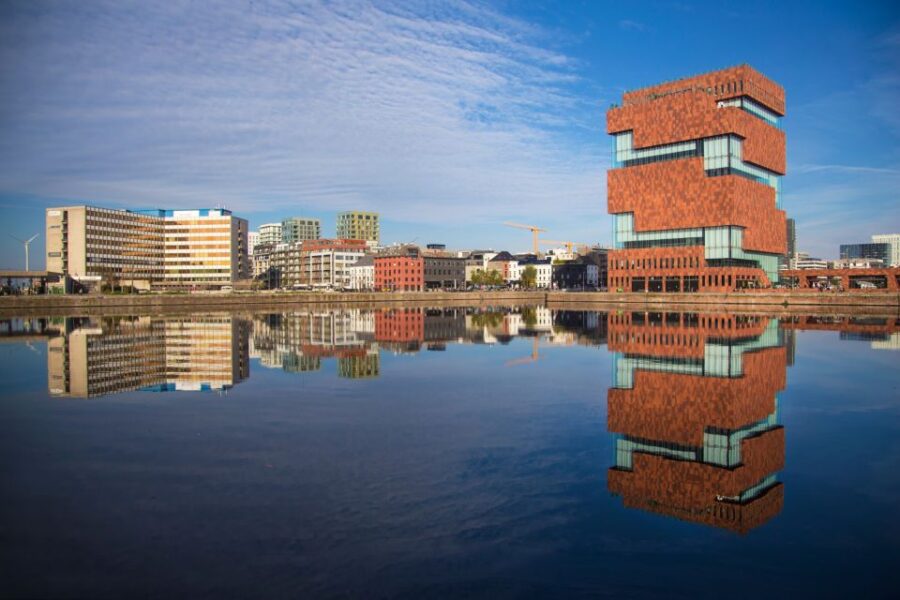Antwerp: Highlights Self-Guided Scavenger Hunt and City Tour