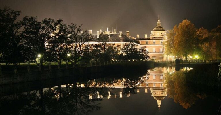 Aranjuez: Mystery and Legends Guided Nighttime Walking Tour