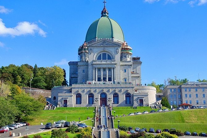 Arrival Private Transfer: Montreal Airport YUL to Montreal in Luxury SUV