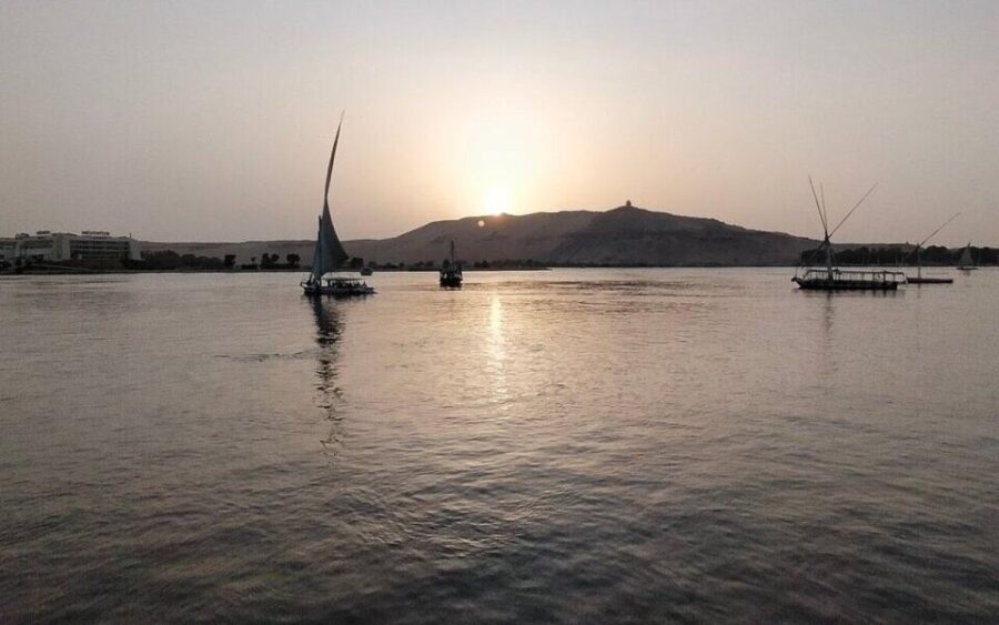 Aswan: Private Felucca Cruise on the Nile With Hotel Pickup