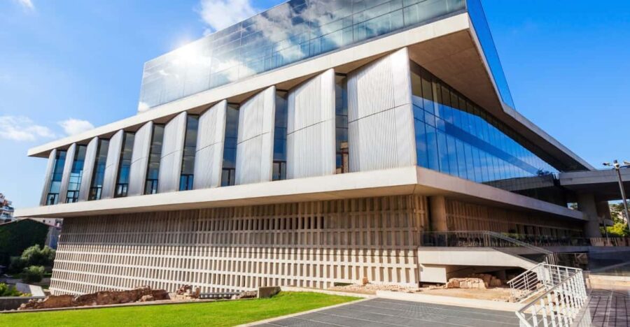 Athens: Acropolis Museum Guided Walking Tour in Spanish