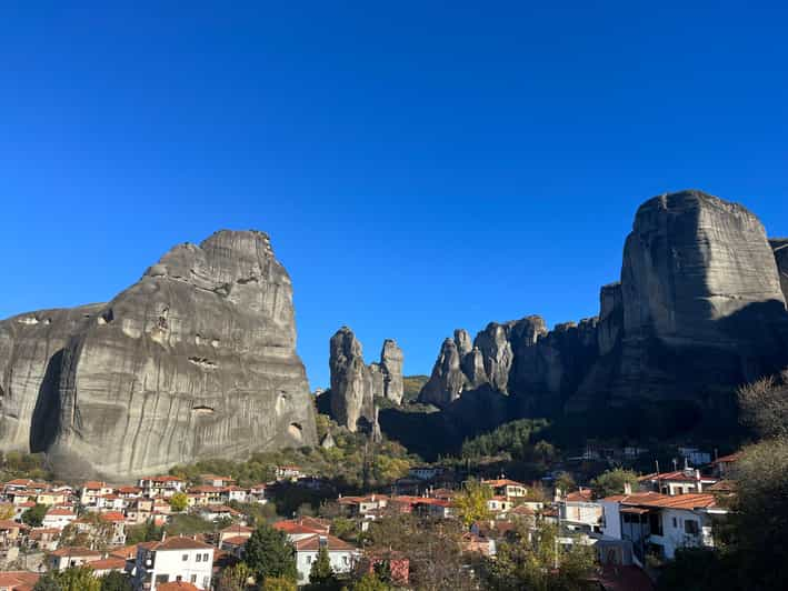 Athens: Kalabaka Bus Transfer for Meteora Self-Guided Visit