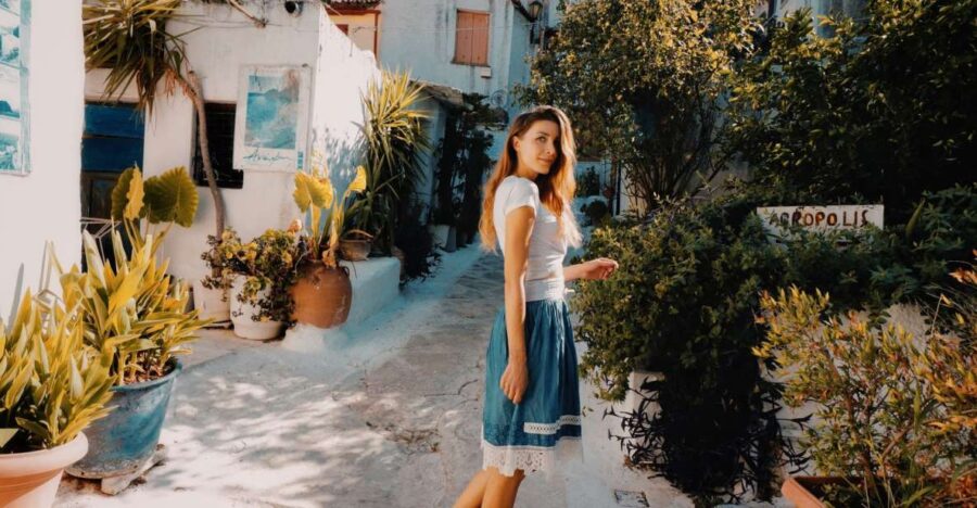 Athens: Professional Photoshoot at Anafiotika Village - Picturesque Neighborhood in the Heart of Athens