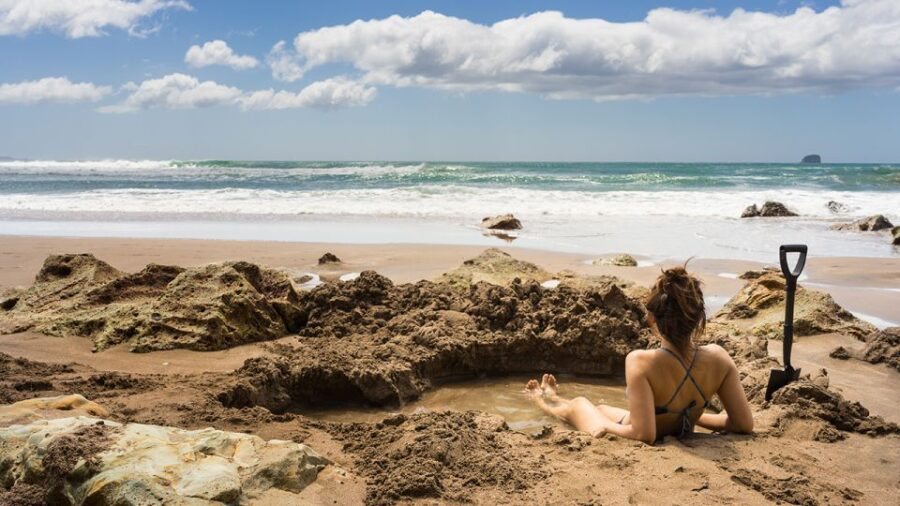Auckland: Coromandel Peninsula & Hot Water Beach Tour