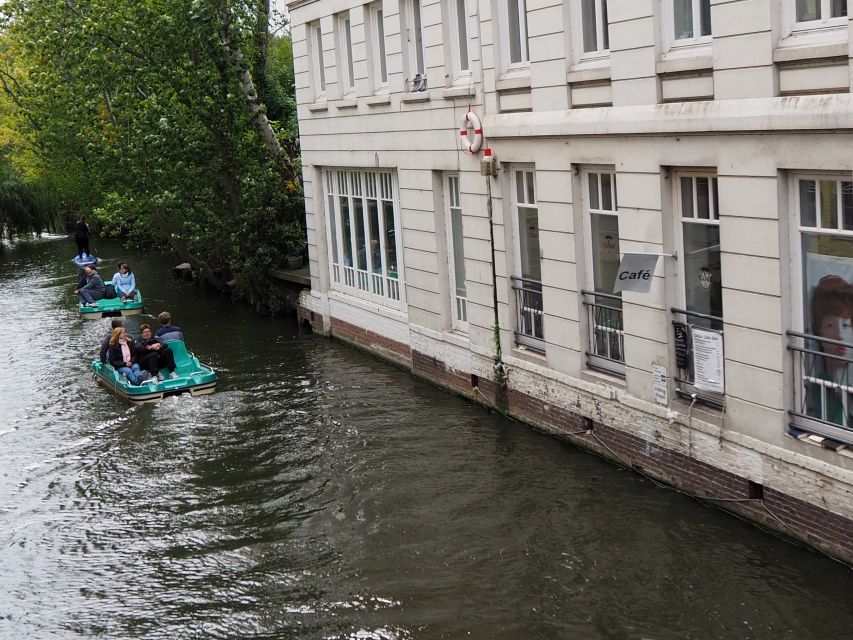 Aussenalster: Celebrities, Waterfronts, and Nature Cycle Tour - Tour Overview