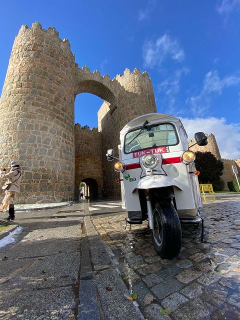 Ávila: Hop-on Hop-off Tuk Tuk Tour