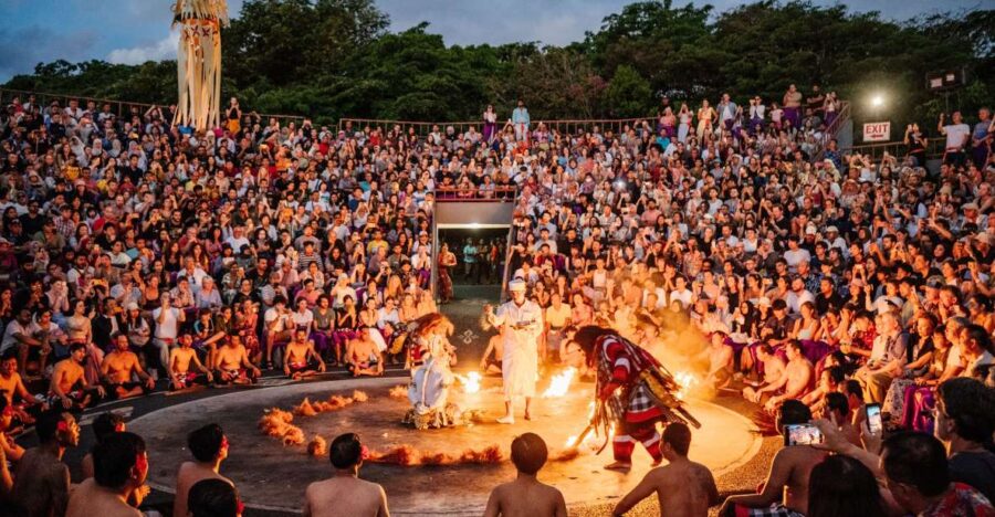 Bali: Skip-the-line Uluwatu Temple and Kecak Fire Dance Tour