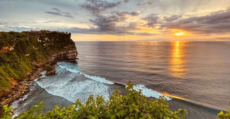 Bali: Uluwatu Temple Tour With Optional Kecak Dance Ticket