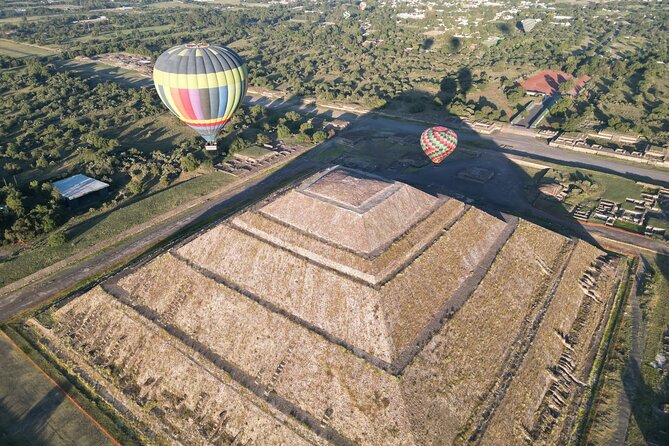 Balloon Flight Over Teotihuacan With Breakfast and Pyramids Tour