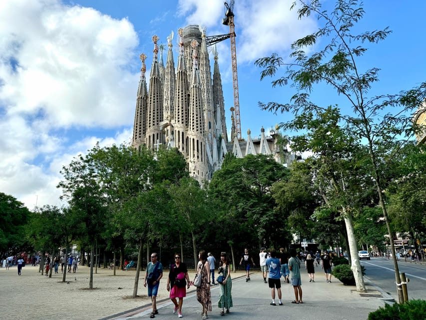 Barcelona: Afternoon Sagrada Familia in Small Group - Tour Overview