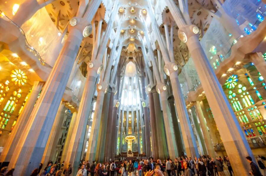 Barcelona: Fast-Track Sagrada Familia and Towers Guided Tour - Tour Overview