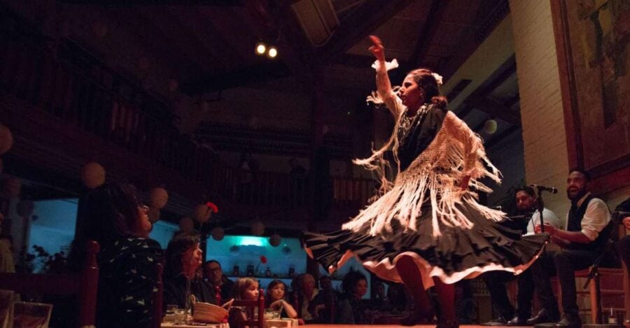 Barcelona: Flamenco Show With Dinner at Tablao De Carmen