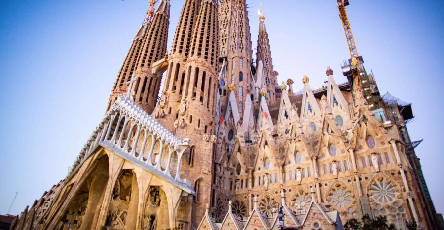 Barcelona Highlights: The Best of Gaudi On Segway - Discovering Gaudis Architectural Masterpieces