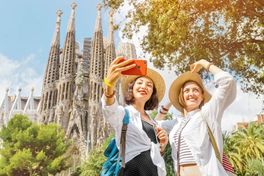 Barcelona: Private 2-Hour Sagrada Familia Tour for Seniors - Iconic Facades of Sagrada Familia
