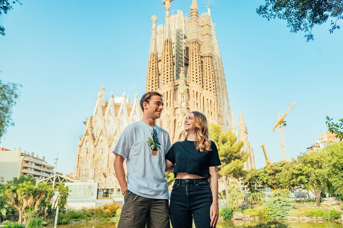 Barcelona : Private Photoshoot Outside Sagrada Familia