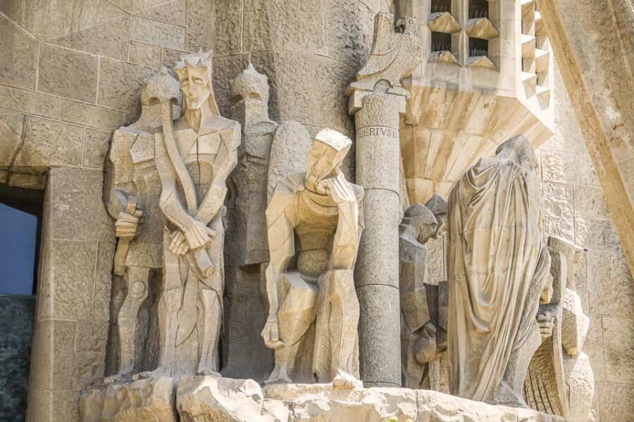 Barcelona: Sagrada Familia Tour With Tower Access Option - Tour Overview