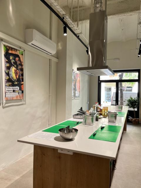 Barcelona: Vegan Thai Cooking Course at in Bloom