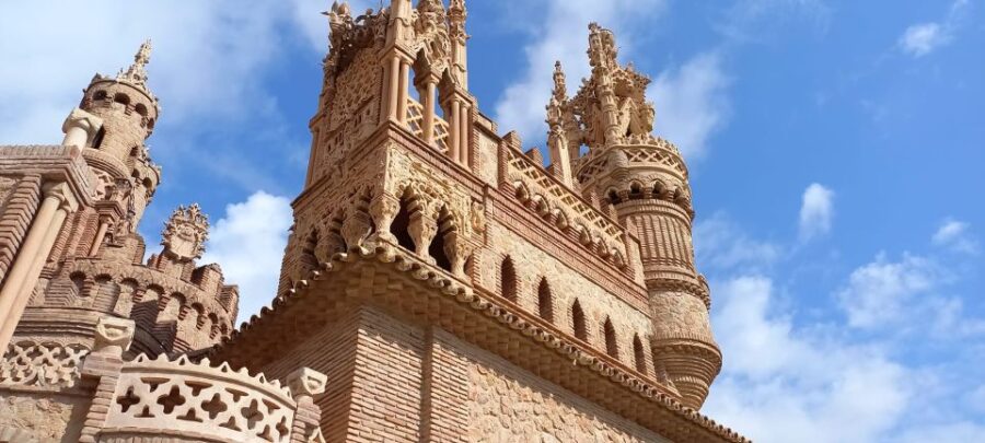 Benalmadena: Colomares Castle Tour With Entry Ticket