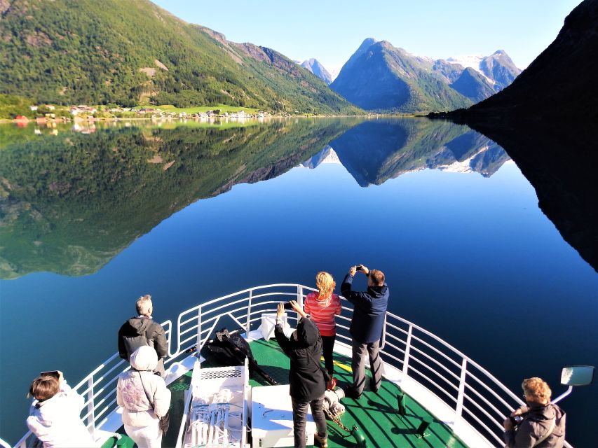Bergen: Guided Fjord & Glacier Tour to Fjærland