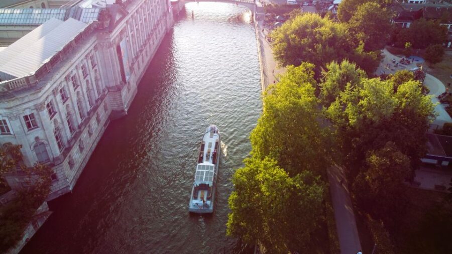 Berlin at Night: Romantic Moon Boat Ride
