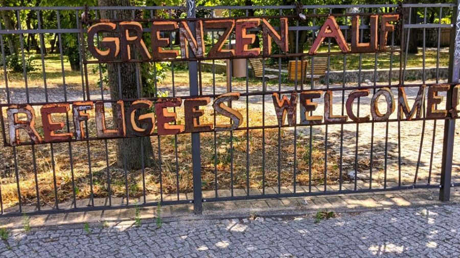 Berlin: Berlin Wall, Self-Guided Tour With Facts & Anecdotes