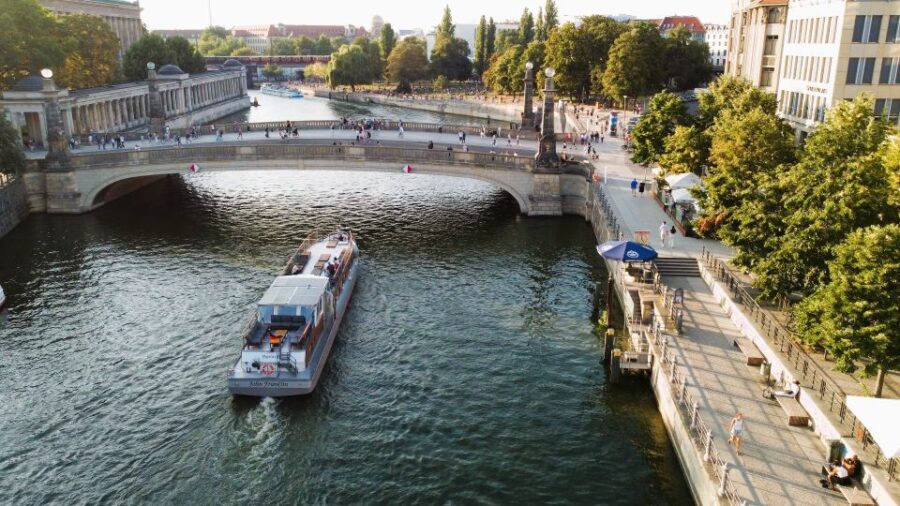 Berlin: Evening Sightseeing River Cruise on the Spree - Activity Overview