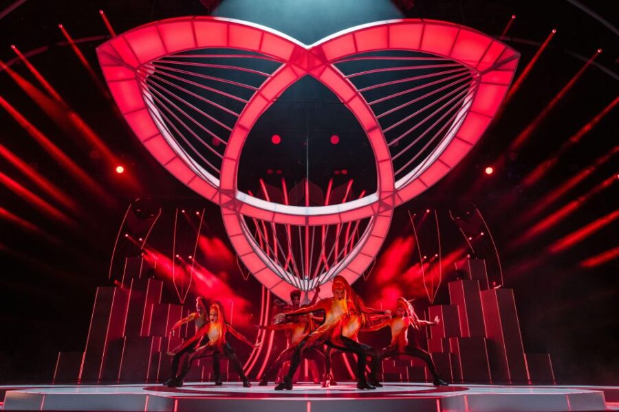 Berlin: FALLING | IN LOVE Grand Show Friedrichstadt-Palast - Event Overview
