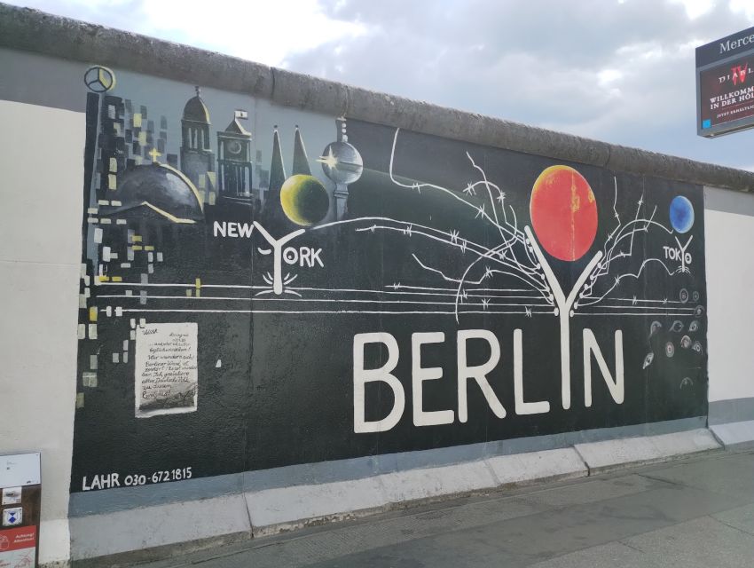 Berlin Friedrichshain: 3-Hour Walking Tour With a True Local