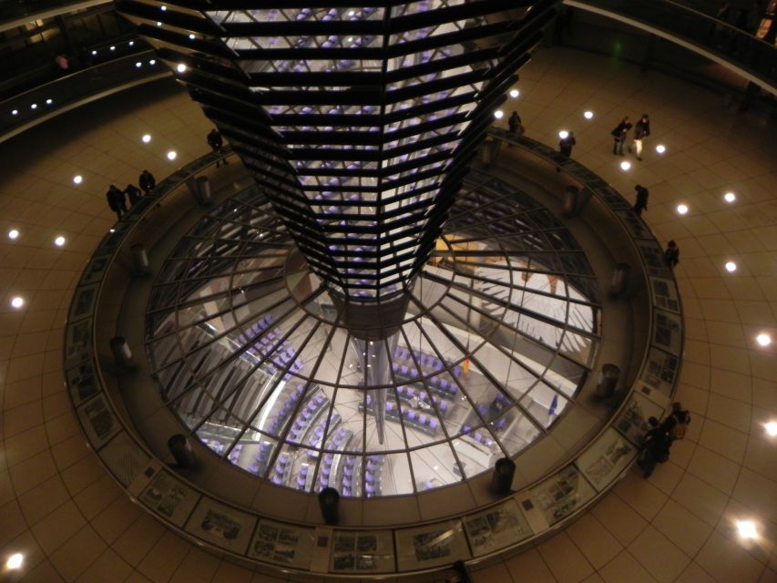 Berlin: Government District Tour and Reichstag Dome Visit