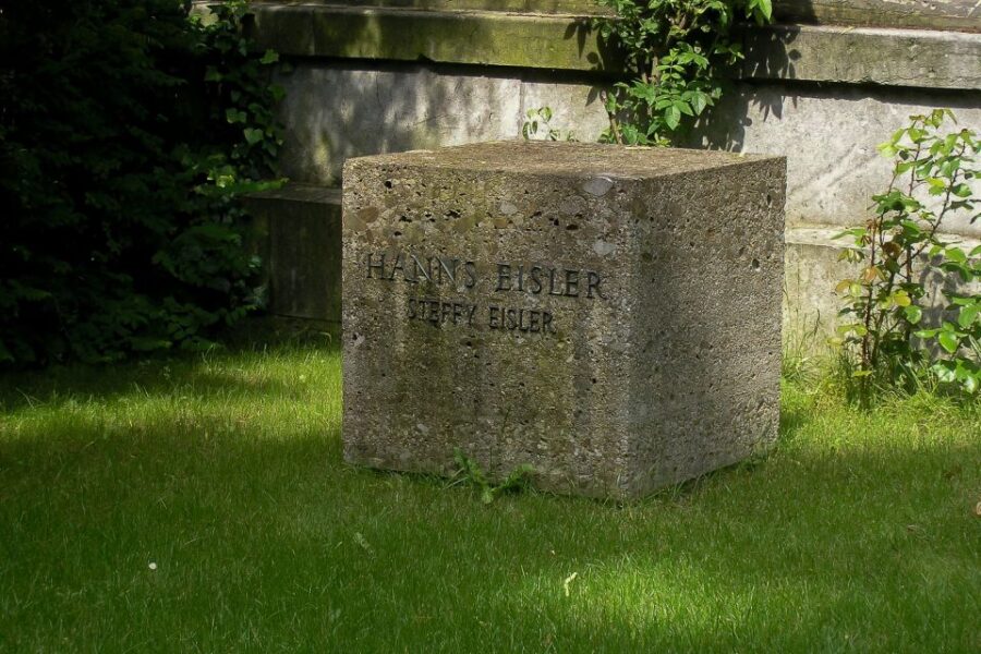 Berlin: Private 2-Hour Tour of Dorotheenstadt Cemetery
