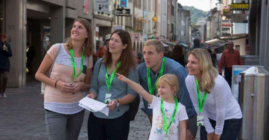 Berlin: Scavenger Hunt, Sightseeing & Outdoor Escape Game