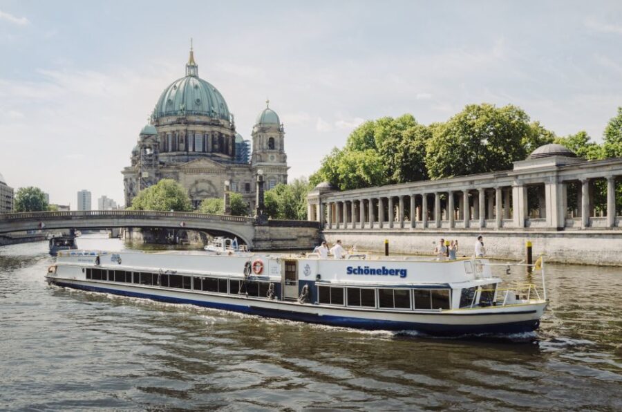 Berlin: Sightseeing Cruise From Berlin Main Station