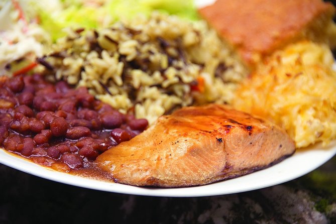 Best of Juneau: Mendenhall Glacier, Whale Watching and Salmon Bake