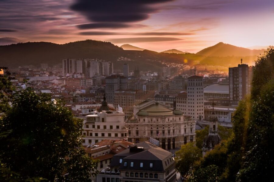 Bilbao: Express Walk With a Local in 60 Minutes