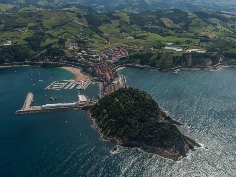 Bilbao: San Sebastian, Getaria, and Basque Farmhouse Tour