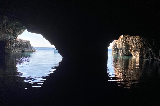 Blue Cave and Town Hvar With 5 Island Boat Tour
