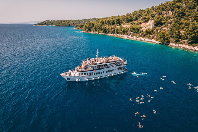 Blue Lagoon, Shipwreck & Maslinica From Split With LUNCH & DRINKS