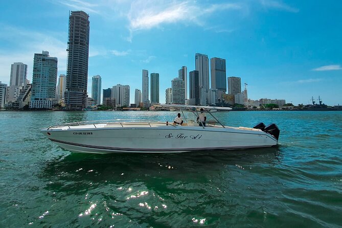 Boat Rental for the Rosario Islands for up to 15 People.