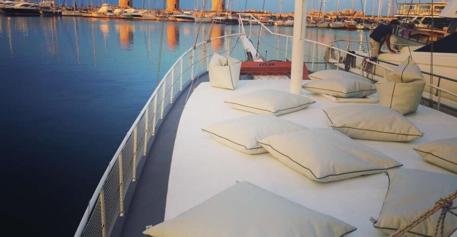 Boat Trip to Anthony Quinns Bay (Food & Drinks Included)