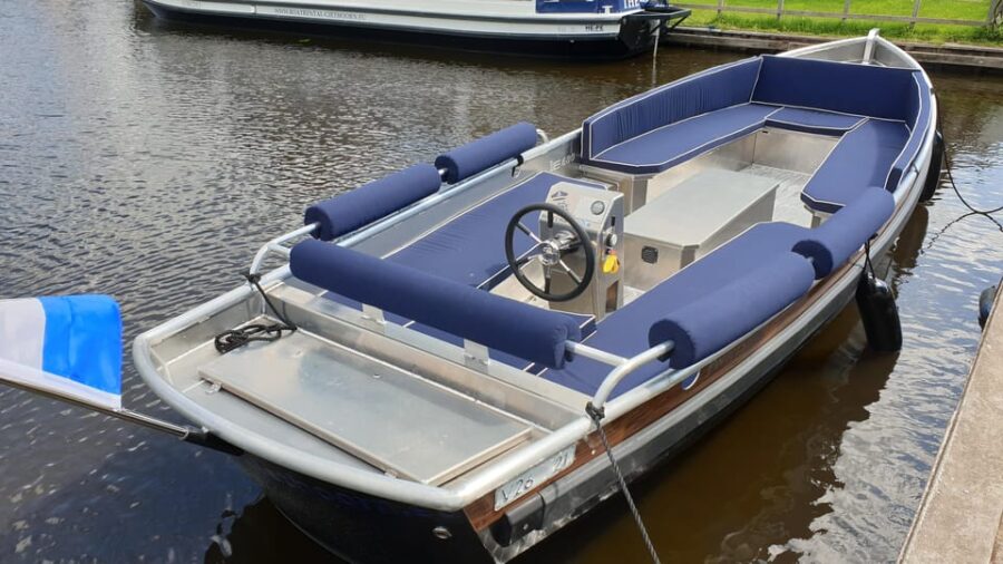 Boatrental 2 Hours 12 Person With Steeringwheel and Cushions